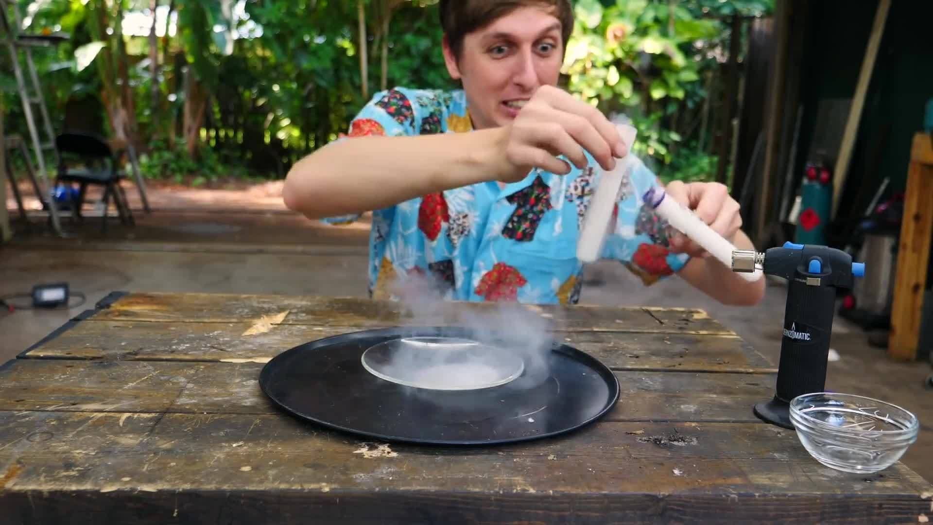 Its like Liquid Nitrogen - but Fire!