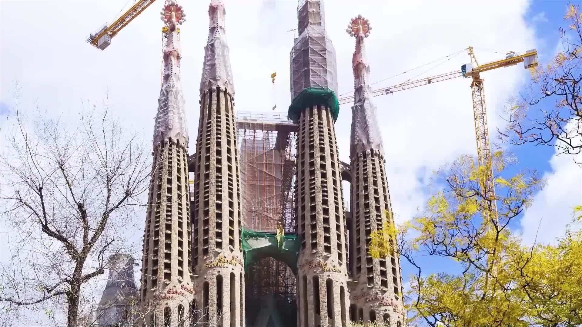 I WONDER - What Are The Famous Spanish Landmarks?