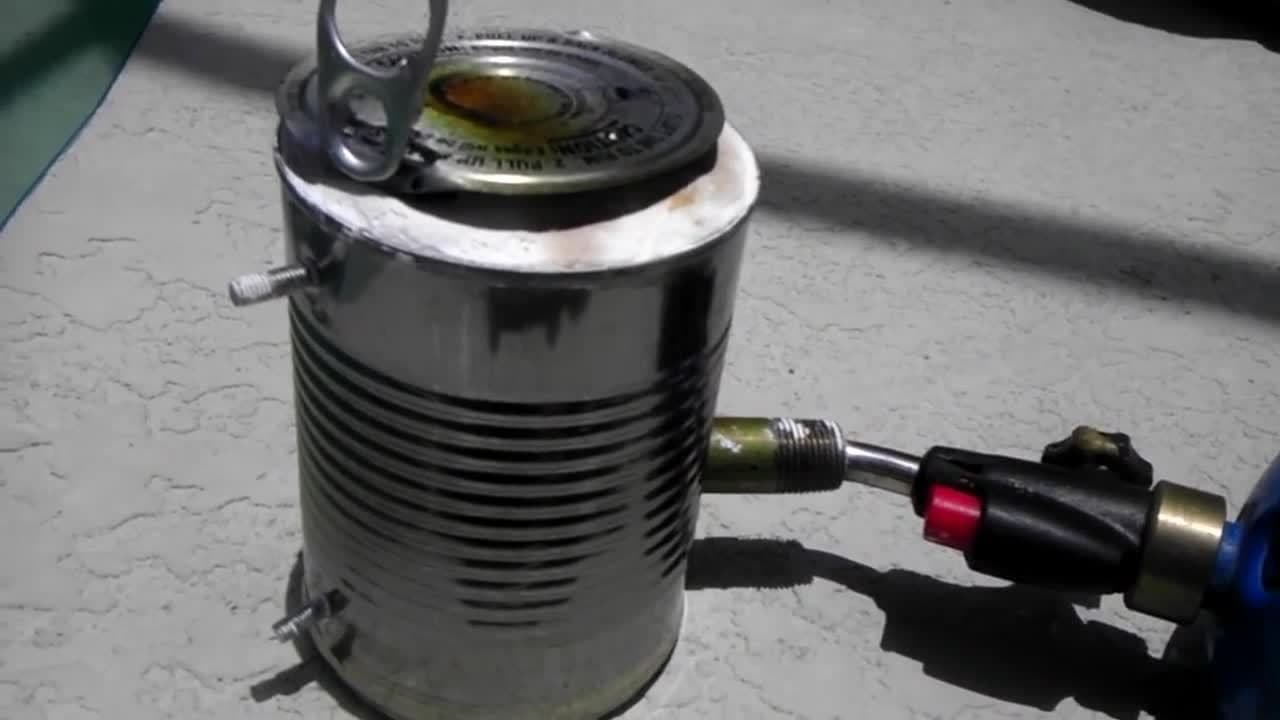 Small soup can forge melting zinc.