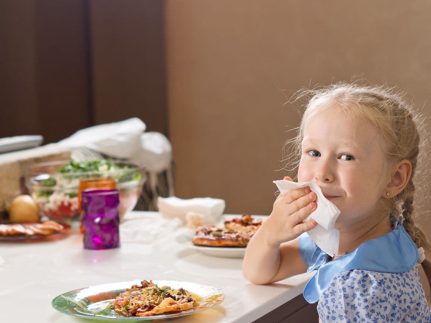 Learning Good Manners at Meal Time with Nova and Curious